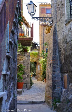 Vicolo di Calcata, il Borgo delle Streghe - foto di Giovanni Pera